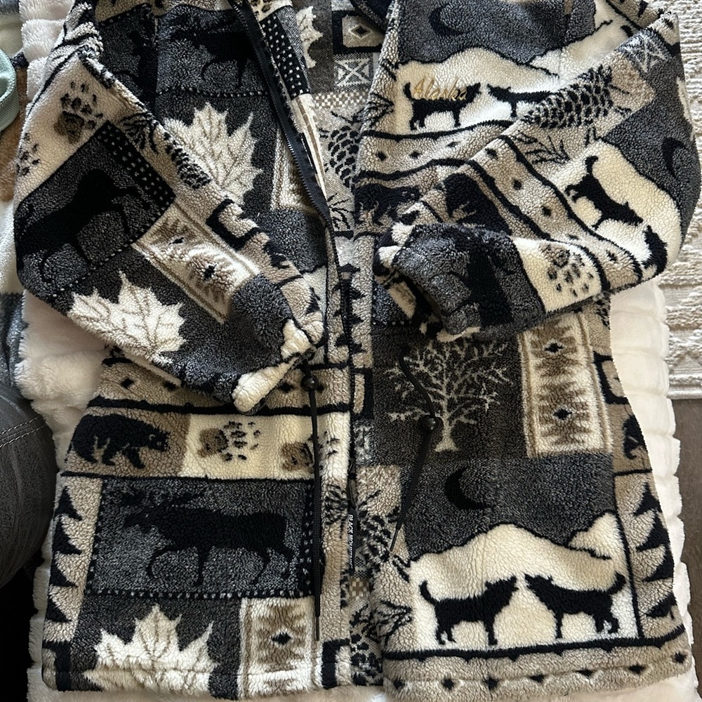 Black and White Puffer Jacket with Geometric Patterns